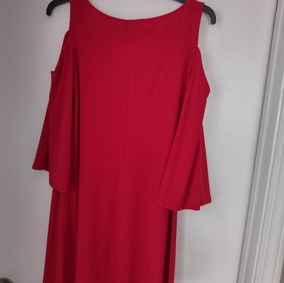 💋💋Like New. Red Dress with Open Shoulders. No flaws. Worn Once. Sz 8-10 - Picture 2 of 4